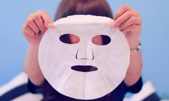 先敷生理盐水还是先洗脸