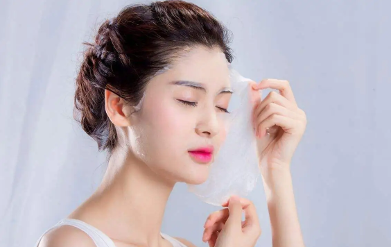 先敷生理盐水还是先洗脸