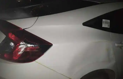 新车刮蹭一年内免费补漆吗