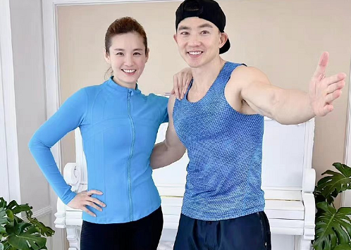 刘畊宏健身操用穿运动鞋吗