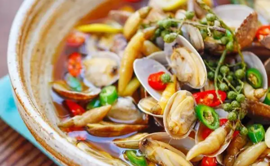 花蛤放了一夜吐舌头能吃吗