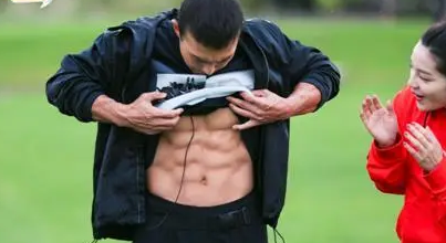 刘畊宏健身操中间停的时间长吗