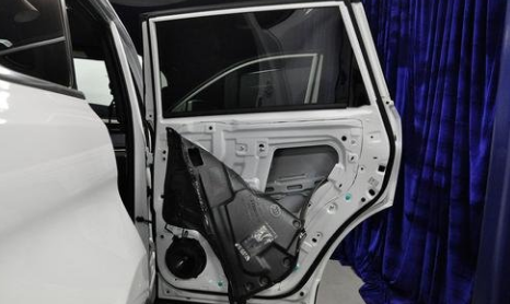 小卡片掉车窗里面去了有事吗