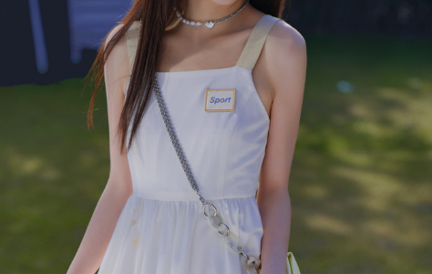 穿吊带裙会性感吗