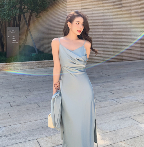 穿吊带裙会性感吗