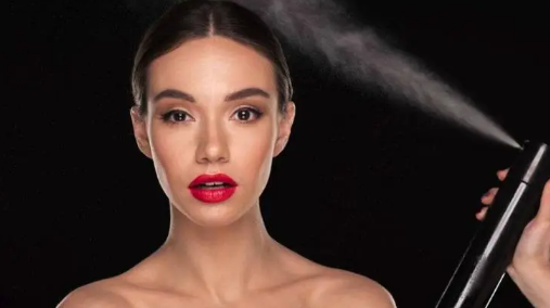 天天喷发胶会秃顶吗