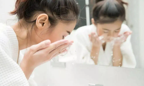 洗脸超过3分钟属于过度清洁吗