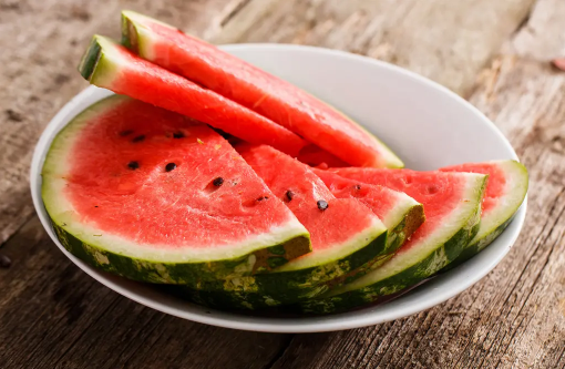 西瓜带尾巴甜还是不带甜