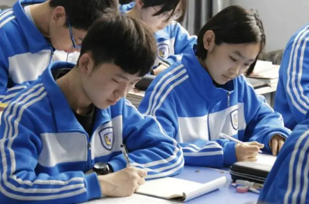 2022初三毕业考不上高中可以复读吗