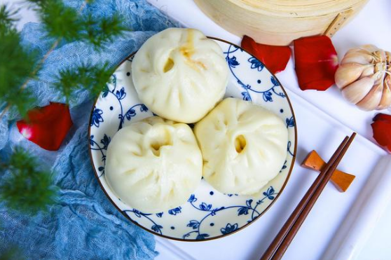 包子蒸好了以后要等几分钟再出锅