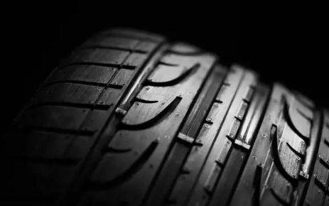 轮胎花纹磨平了还可以开多久