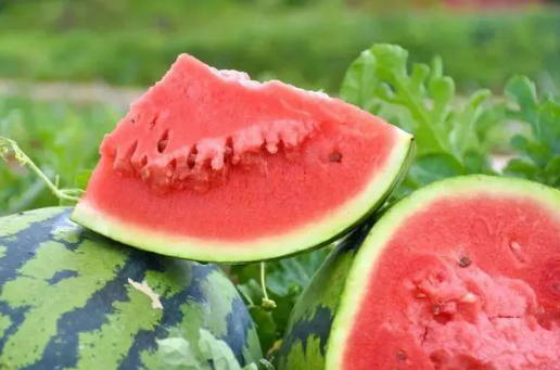 西瓜从冰箱里拿出来要切掉一层吗