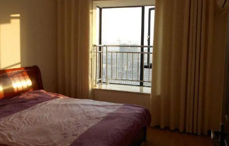 房子租到一半房东要卖房租户有义务配合看房吗