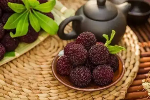 杨梅用盐水泡了一天一夜还能吃吗