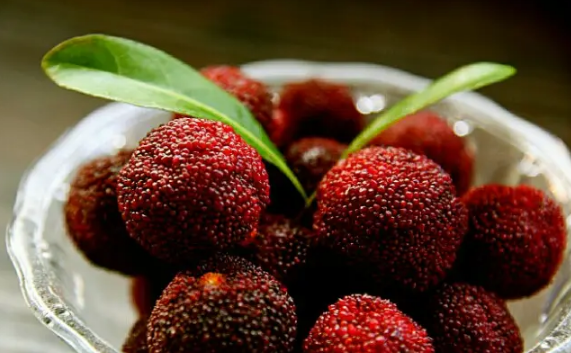 杨梅用盐水泡了还要用清水洗吗