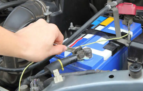 汽车电瓶先拆正极还是负极