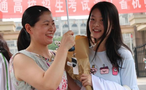 高考拿甘蔗和香蕉什么意思