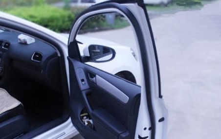 车门漏风密封条有用吗