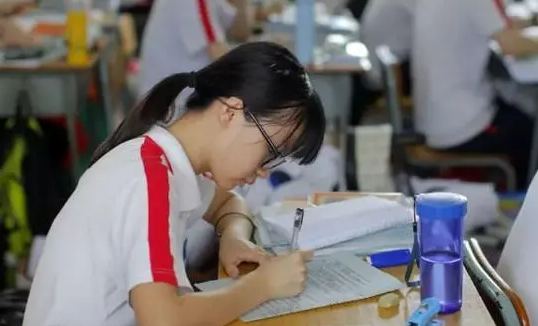 2022高考三天穿什么颜色衣服吉利