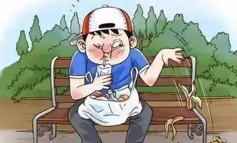 总有男的看我一眼后吐痰什么意思