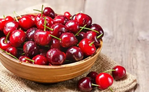 樱桃核裂开吃了会不会中毒