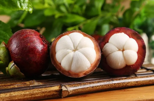 山竹一半白一半透明还能吃吗