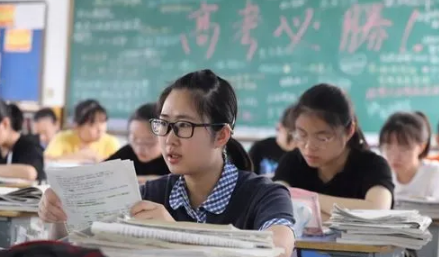 2022高考报志愿分数比投档线高多少安全