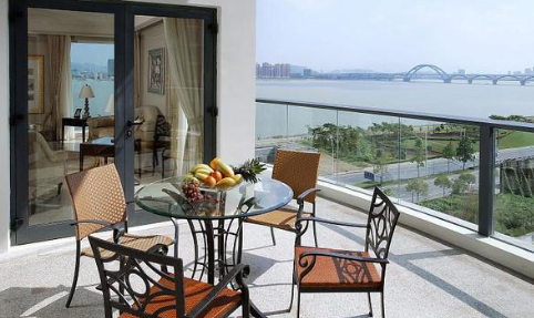 低楼层封阳台用多厚断桥铝