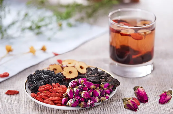 桑葚干可以和玫瑰花一起泡吗