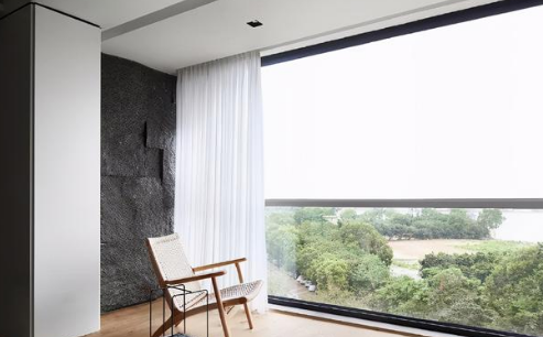 四楼封阳台用单层钢化玻璃安全吗