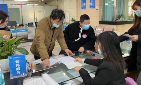 车辆能过户到80岁老人名下吗