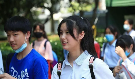 2022中考是学校送考还是家长送好