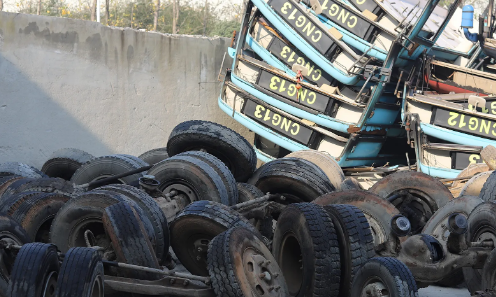 报废车卖给收破烂的怎么销户