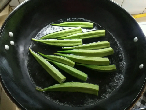 秋葵焯水用放盐吗