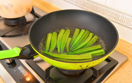 秋葵能切开焯水吗