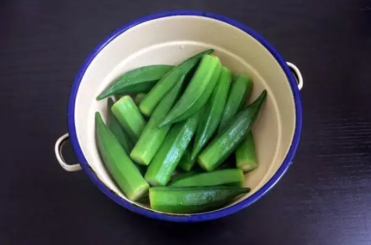 秋葵能切开焯水吗