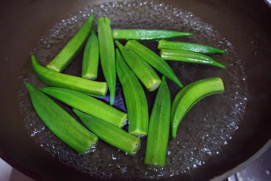 秋葵是焯水后再切还是切之后再焯水