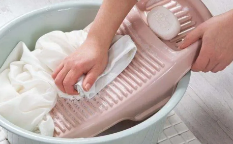 血桃汁弄到衣服上能洗掉吗