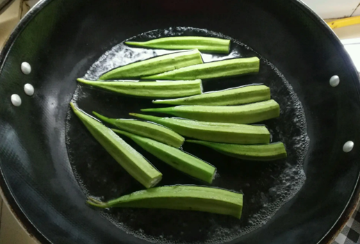 秋葵焯水后可以放着第二天吃吗
