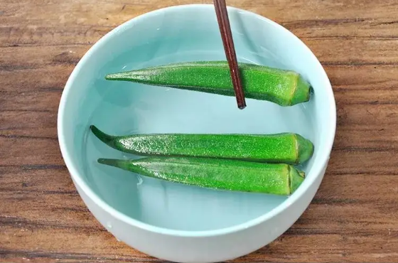 秋葵焯水后可以放着第二天吃吗