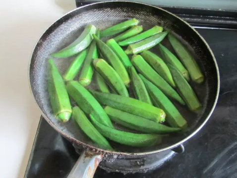 秋葵焯水用冷水还是热水