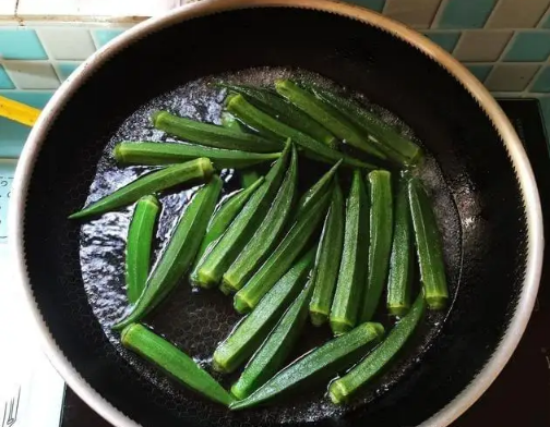 秋葵焯水用冷水还是热水