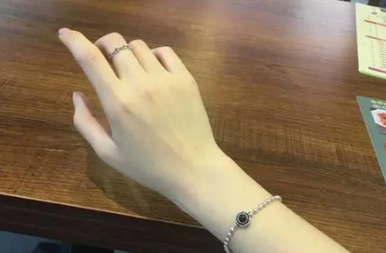 柔荑指女子的什么地方