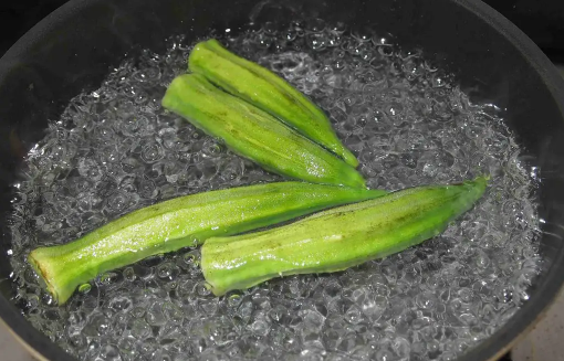 秋葵焯水为什么要放油
