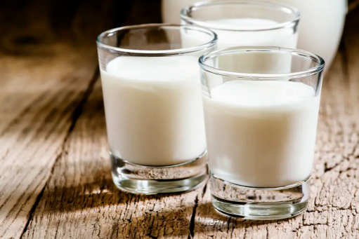 最接近母乳的奶粉是羊奶还是牛奶