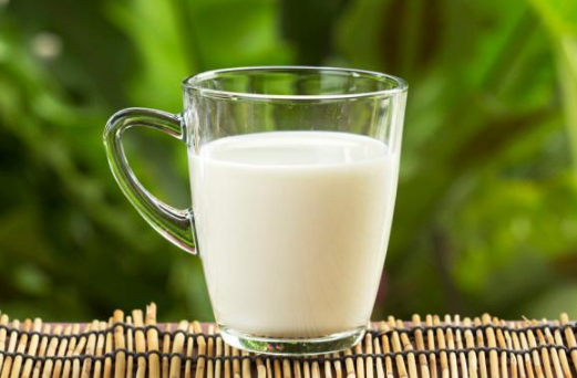 最接近母乳的奶粉是羊奶还是牛奶