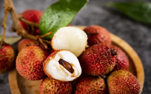 荔枝吃几颗是正常