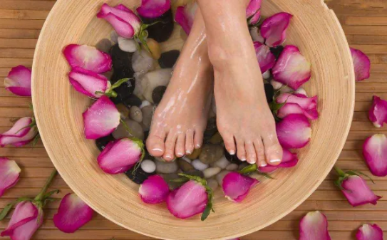 夏天泡脚出一身汗好吗