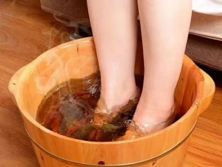 夏天泡脚出一身汗好吗