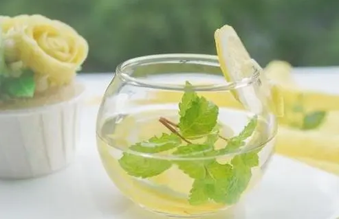 薄荷泡水喝可以去口臭吗
